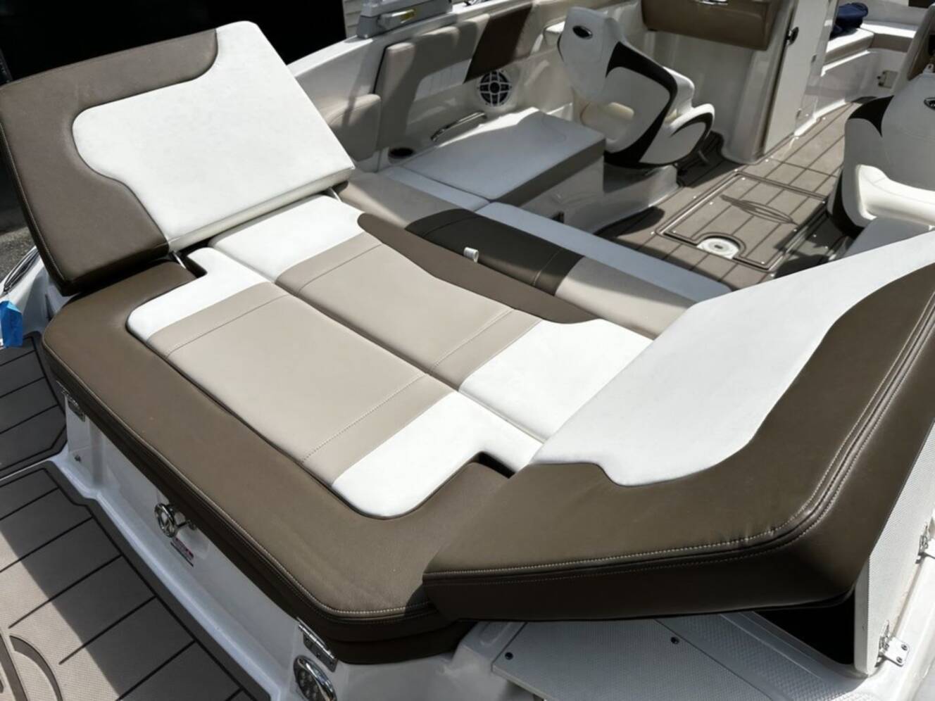 A photo of this 2022 Chaparral 23 SSI