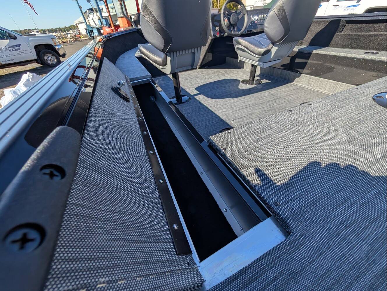 A photo of this 2026 Starcraft Marine Starfire 166 SC Midnight Edition