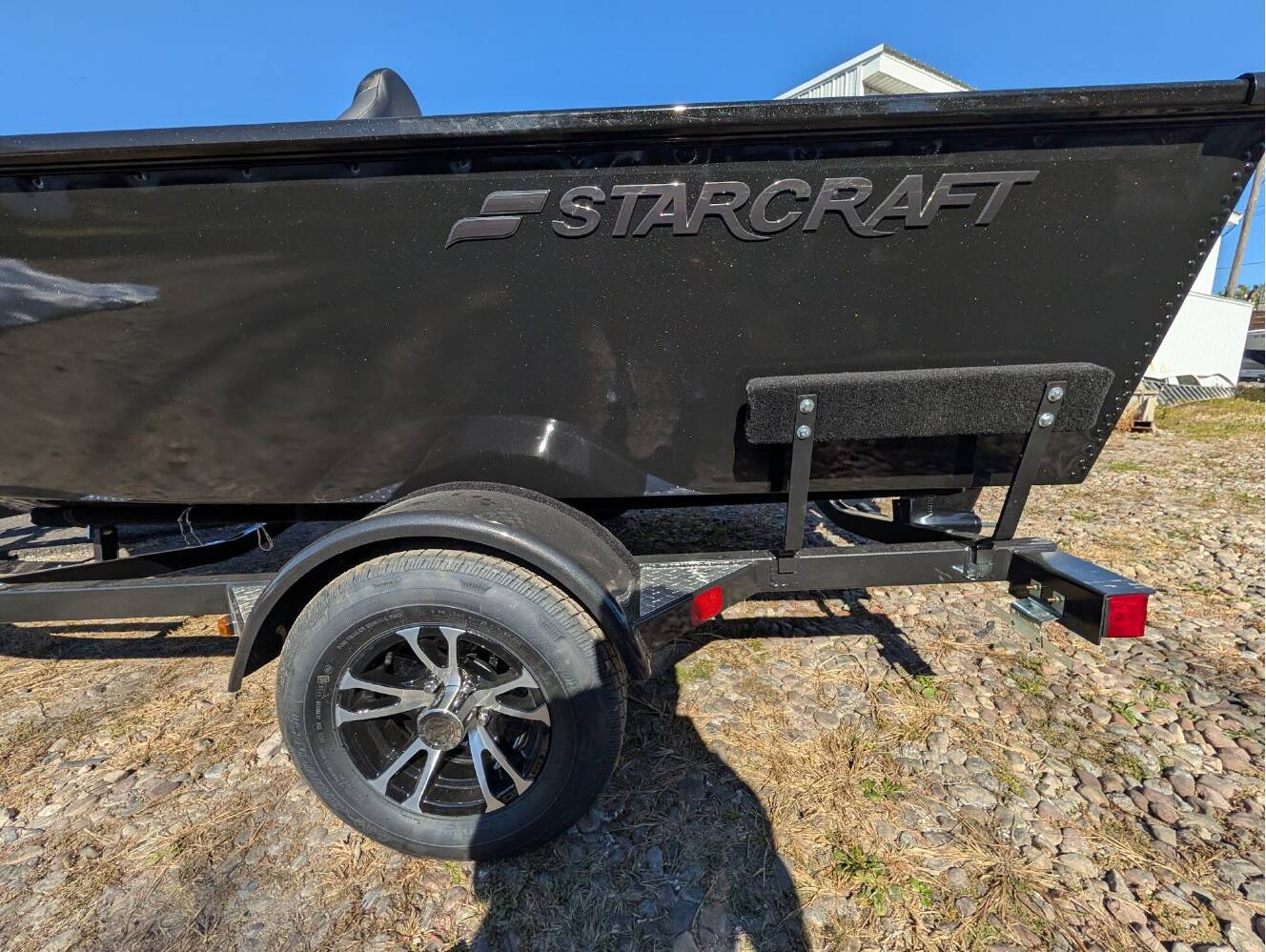 A photo of this 2026 Starcraft Marine Starfire 166 SC Midnight Edition