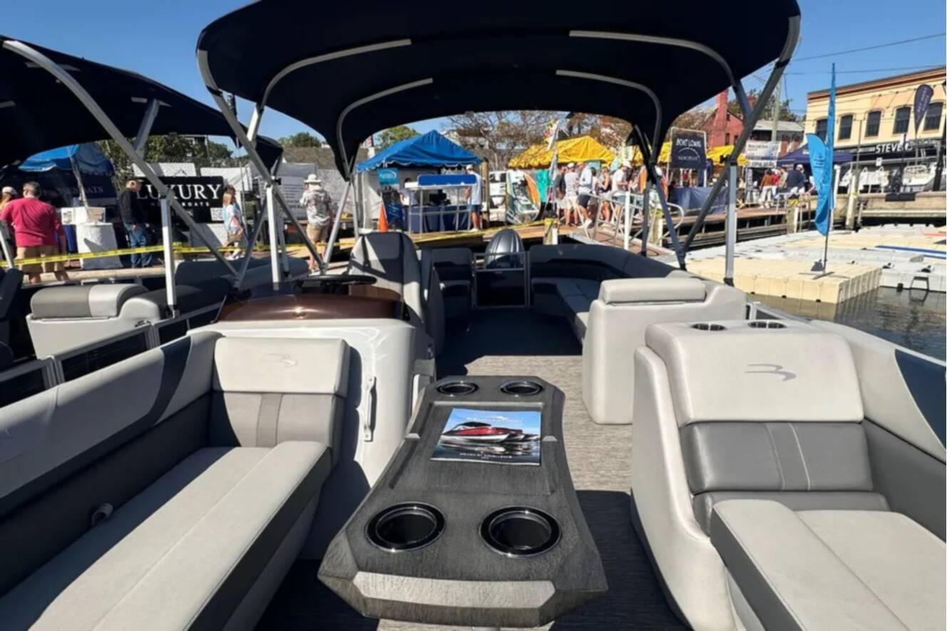 A photo of this 2024 Bennington 23SXSRC
