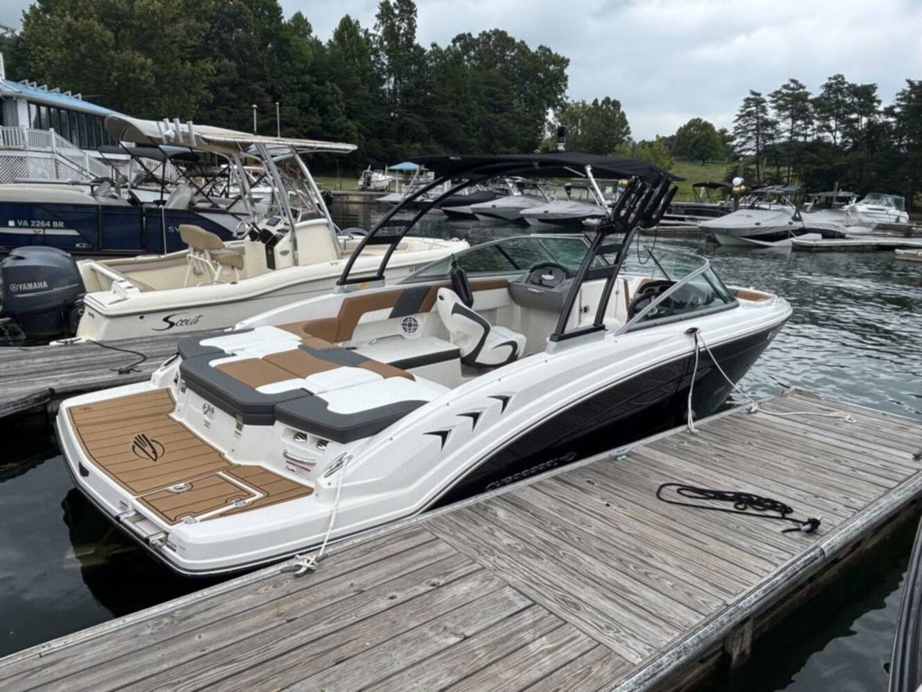 A photo of this 2023 Chaparral 23 SSI