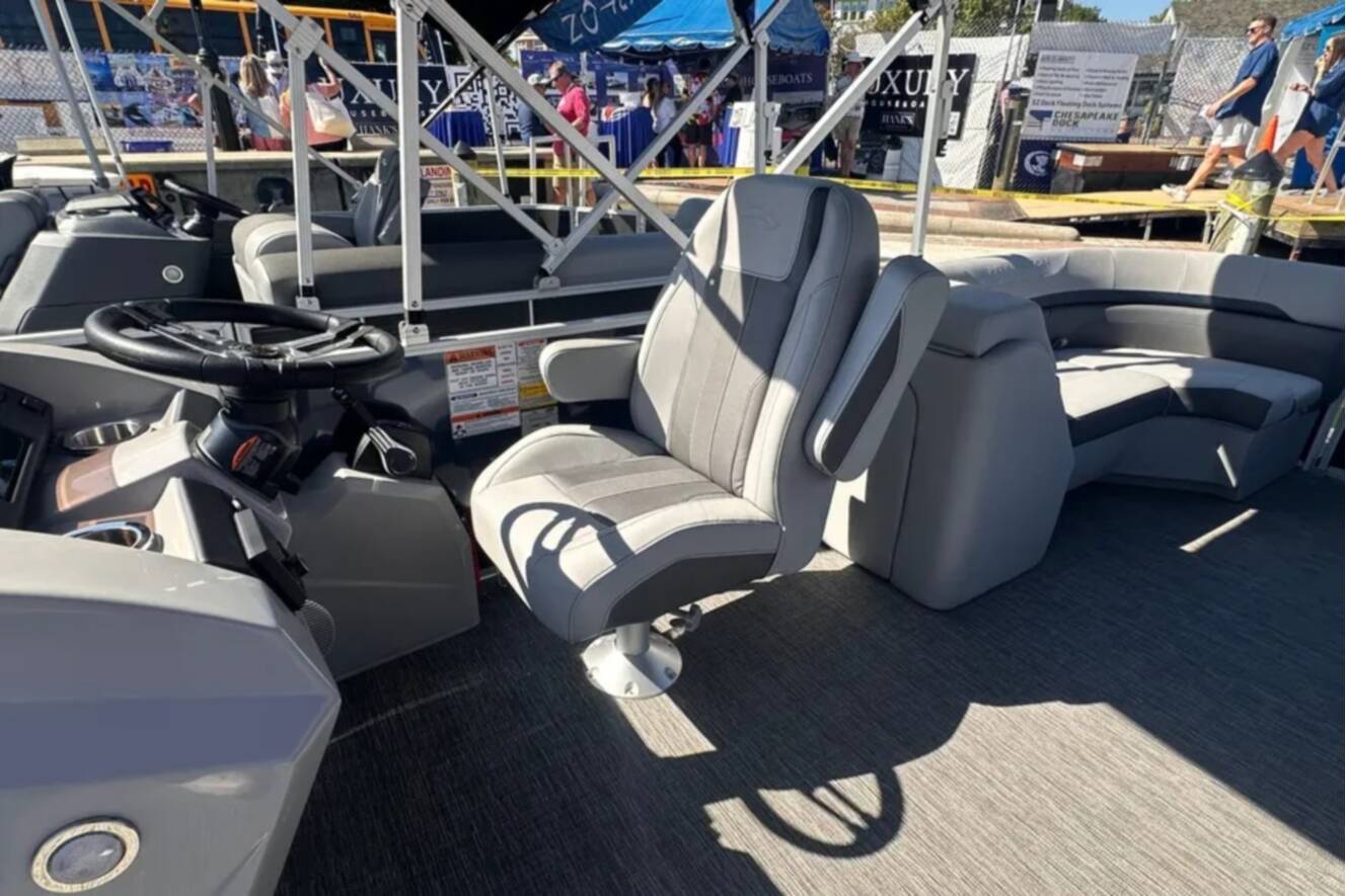 A photo of this 2024 Bennington 23SXSRC