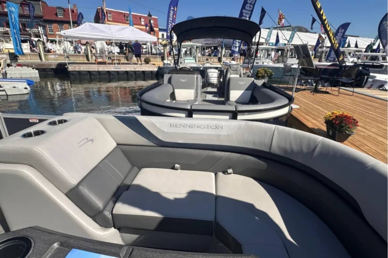 A photo of this 2024 Bennington 23SXSRC