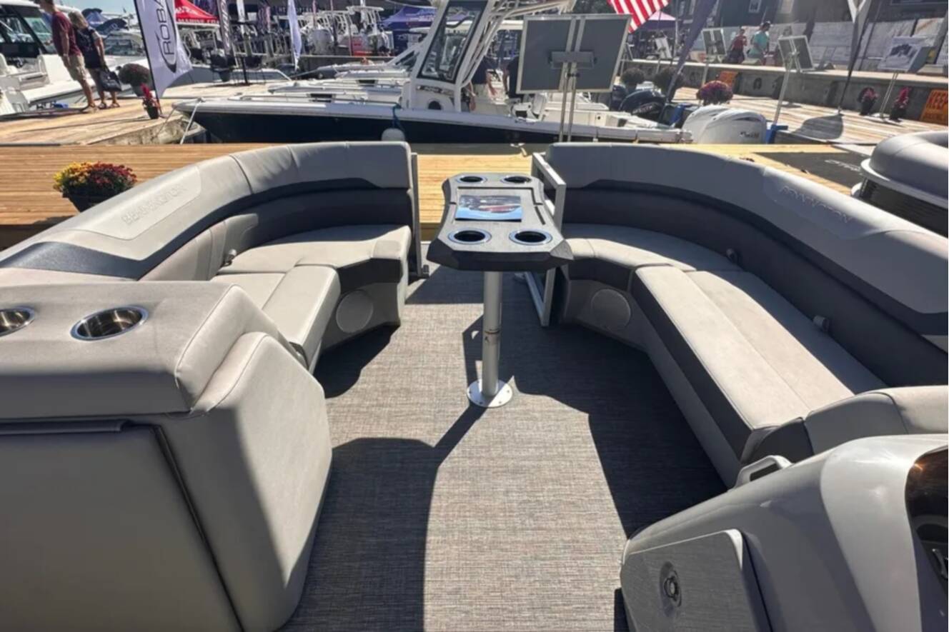 A photo of this 2024 Bennington 23SXSRC