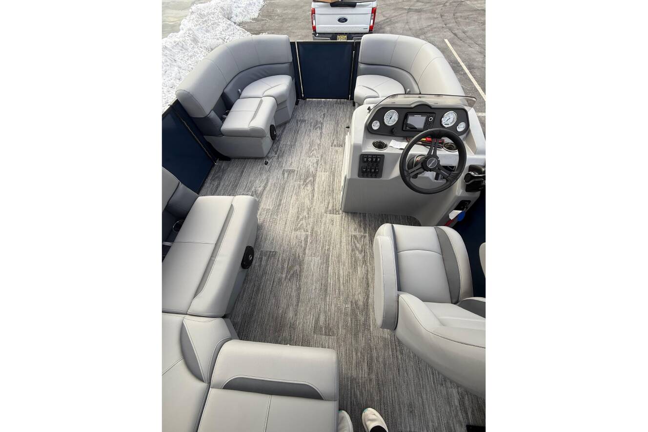 A photo of this 2026 Bentley Pontoons 200 Fish-N-Cruise