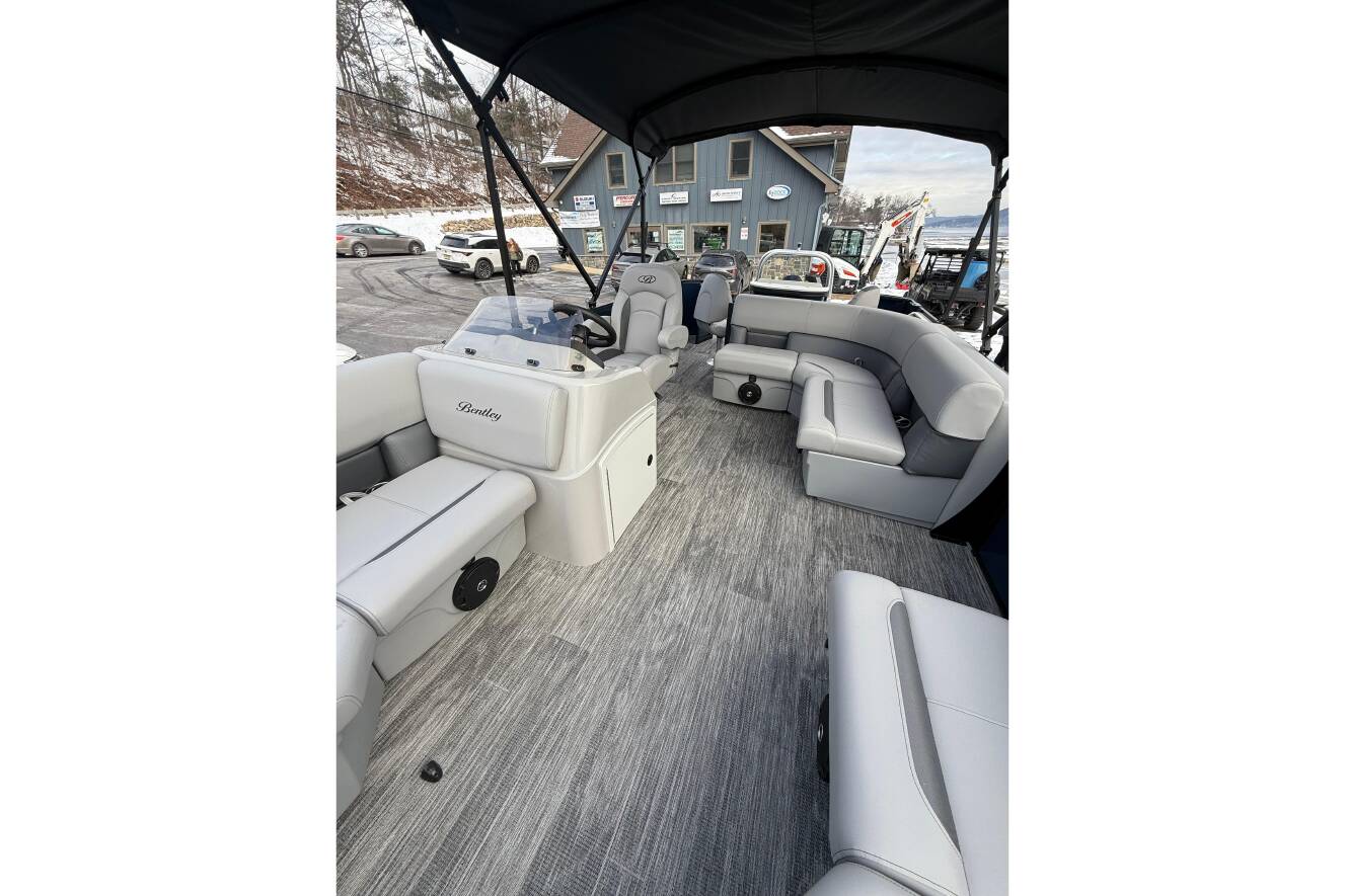 A photo of this 2026 Bentley Pontoons 200 Fish-N-Cruise