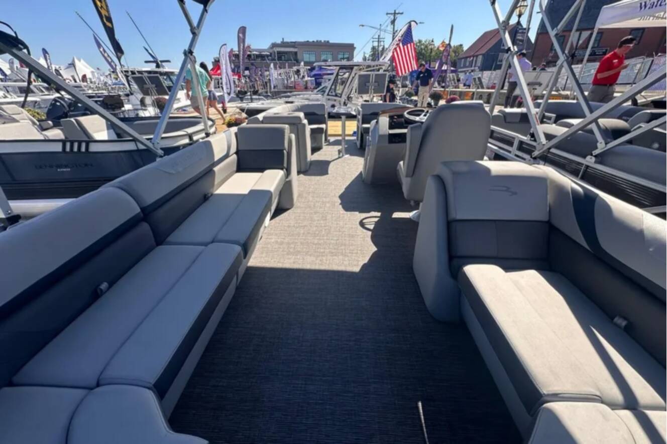 A photo of this 2024 Bennington 23SXSRC