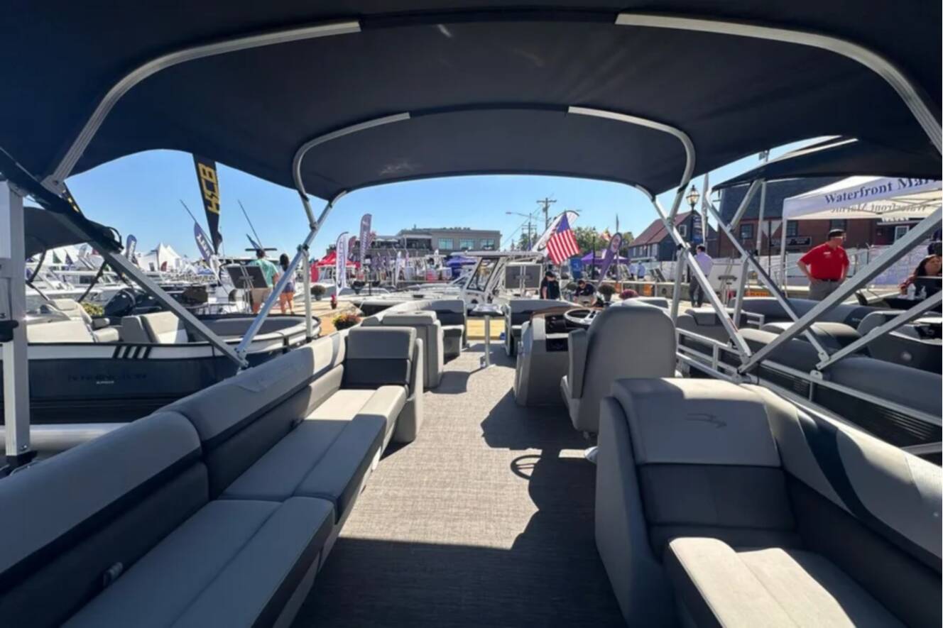 A photo of this 2024 Bennington 23SXSRC