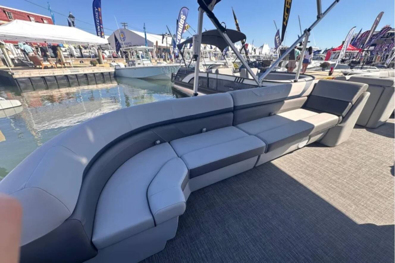 A photo of this 2024 Bennington 23SXSRC