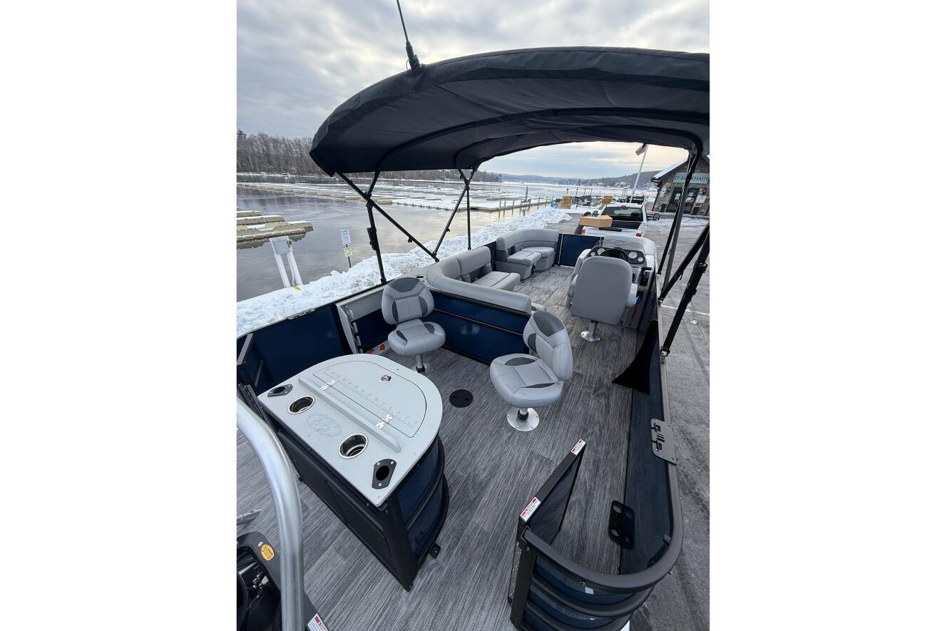 A photo of this 2026 Bentley Pontoons 200 Fish-N-Cruise