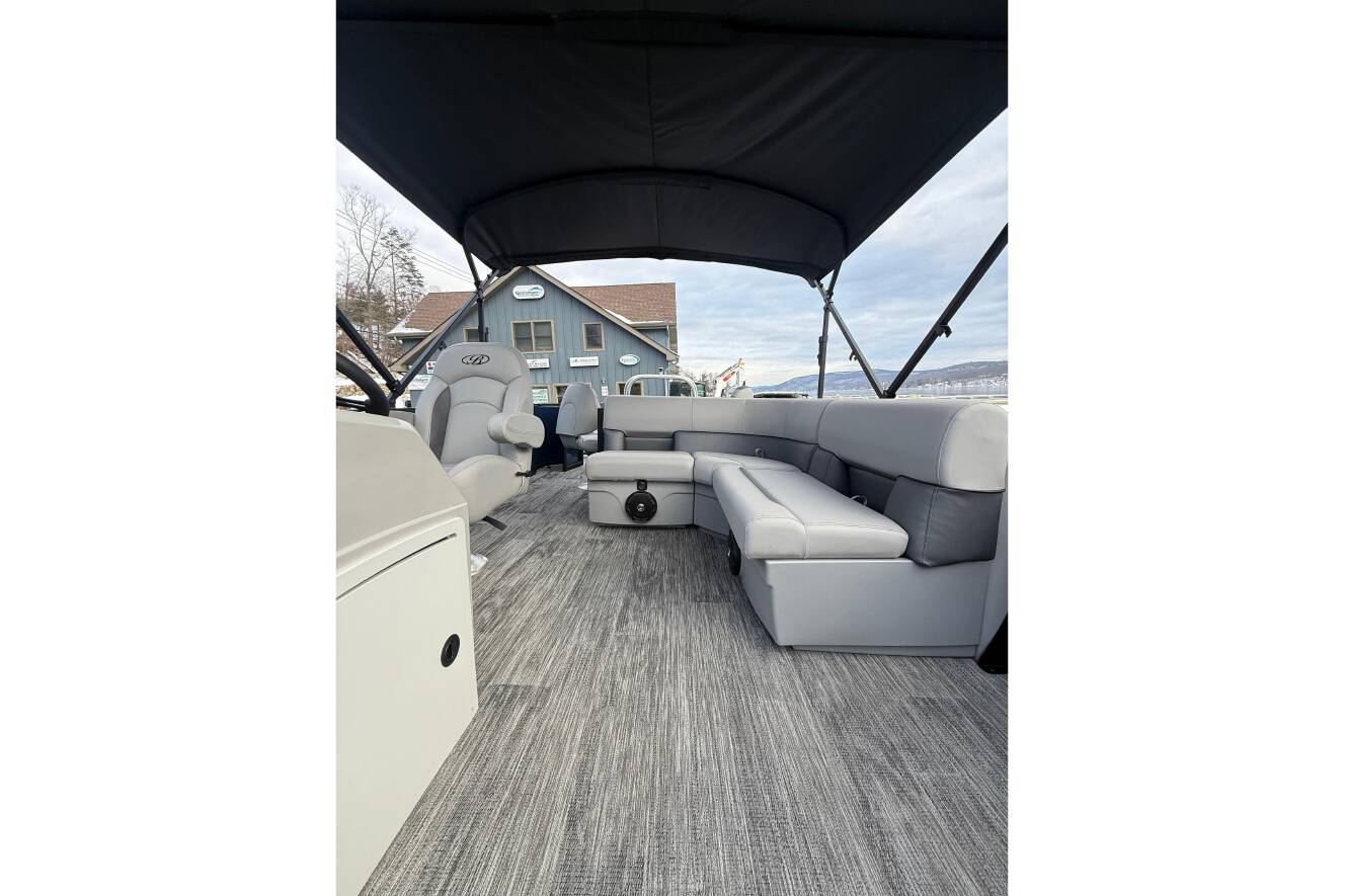 A photo of this 2026 Bentley Pontoons 200 Fish-N-Cruise