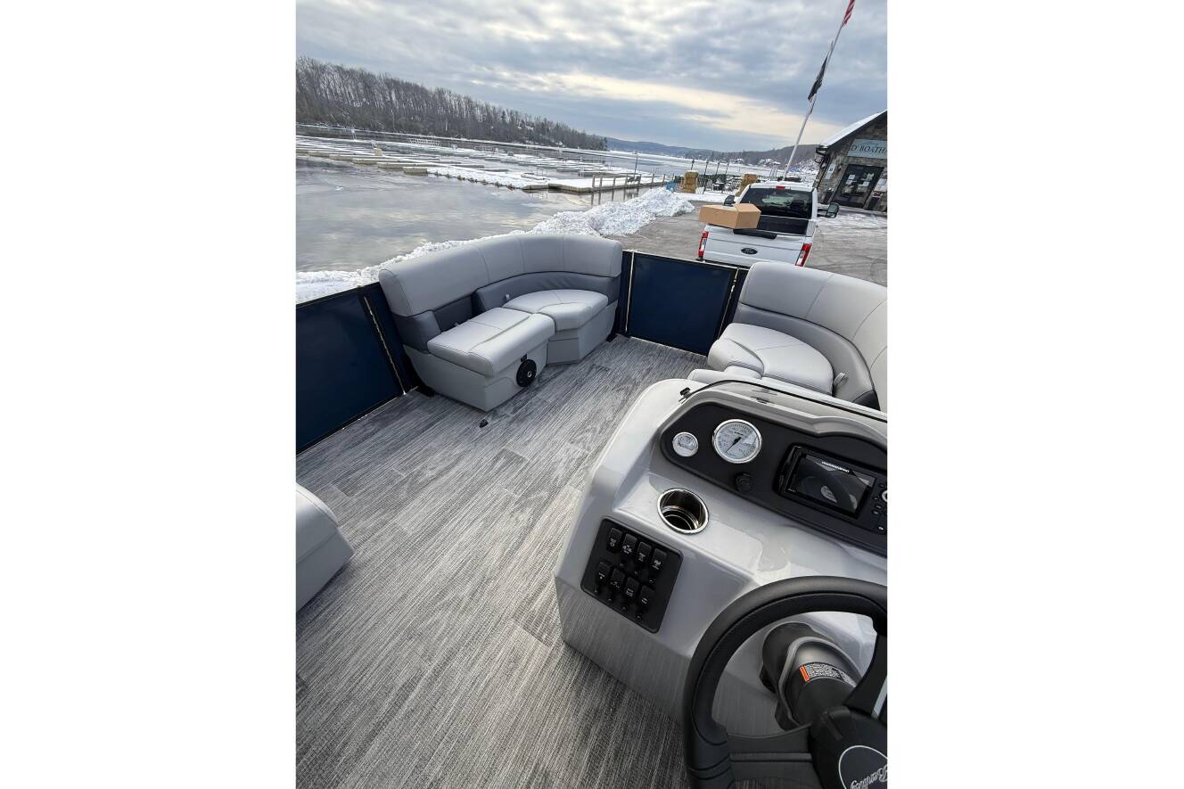 A photo of this 2026 Bentley Pontoons 200 Fish-N-Cruise