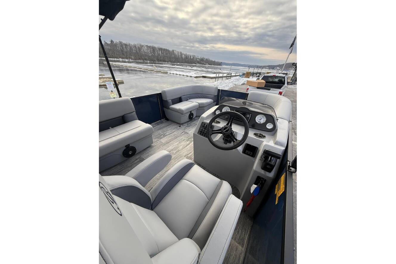 A photo of this 2026 Bentley Pontoons 200 Fish-N-Cruise