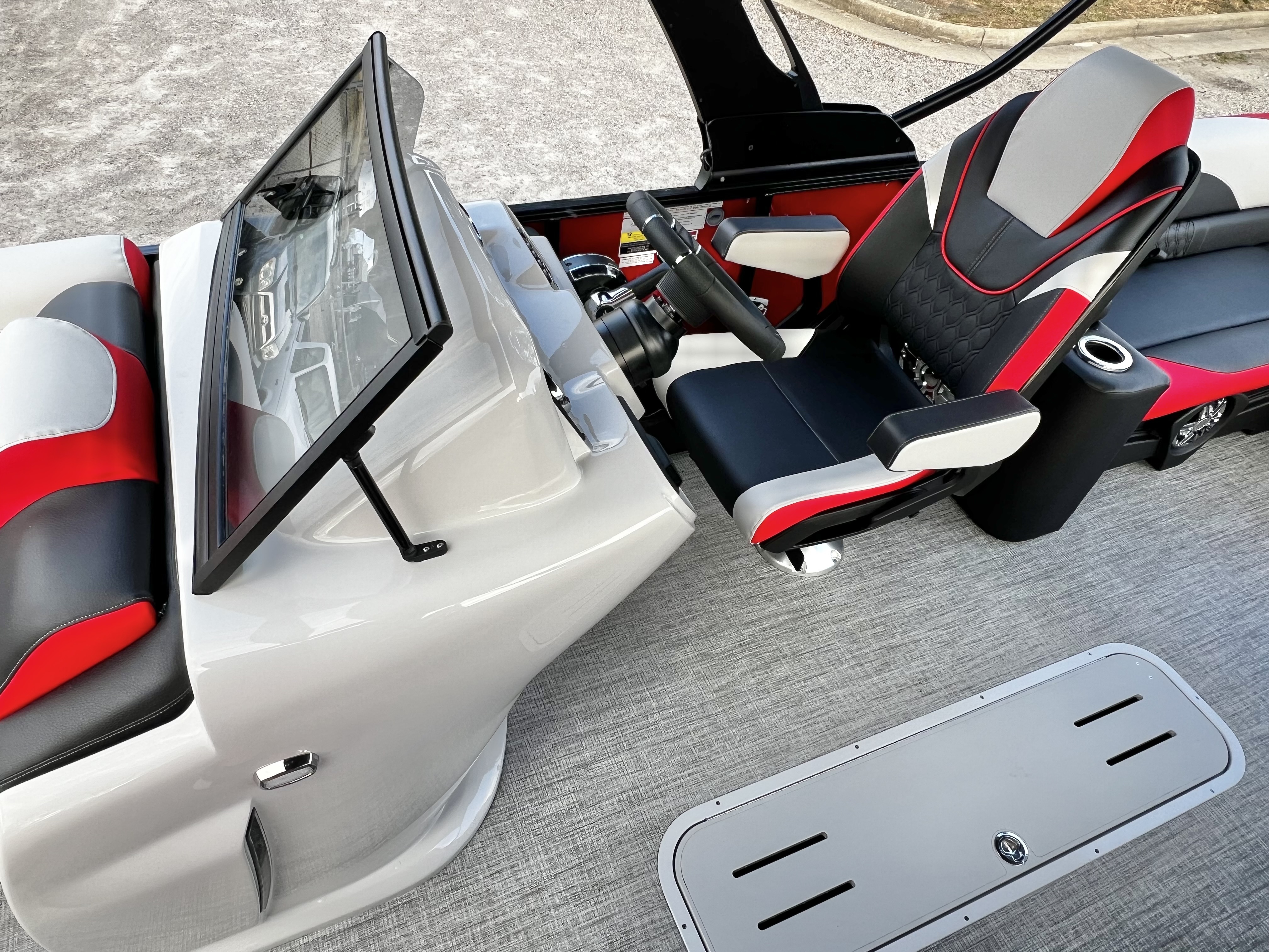 New 2026 Avalon Lsz 23' Elite Windshield Triple-Toon 23 Ft For