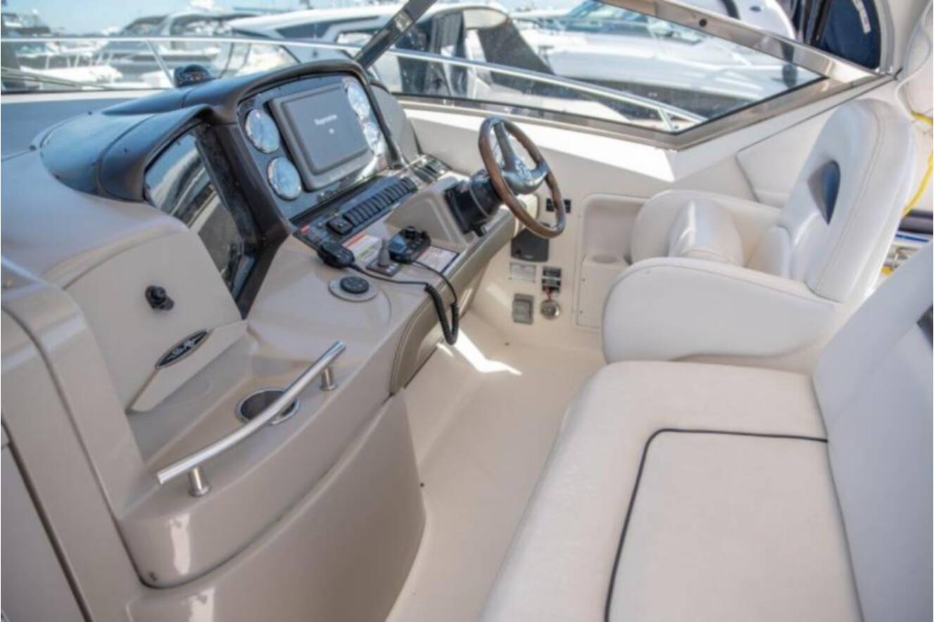 A photo of this 2008 Sea Ray 380 Sundancer