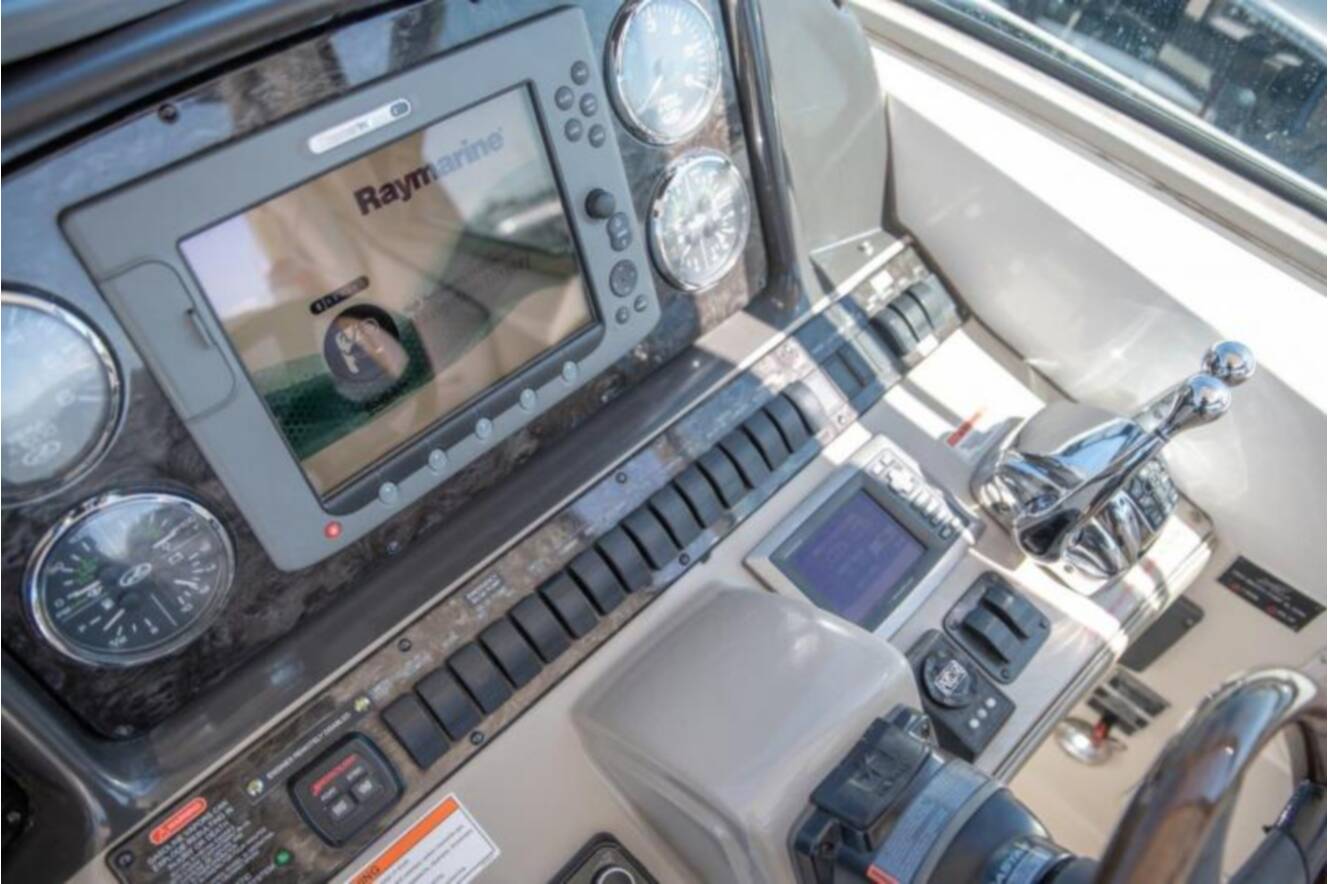 A photo of this 2008 Sea Ray 380 Sundancer