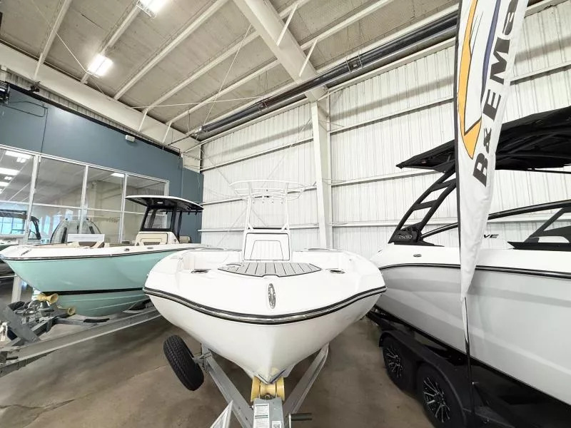 2025 Yamaha Boats 220 FSH Sport in michigan city IN