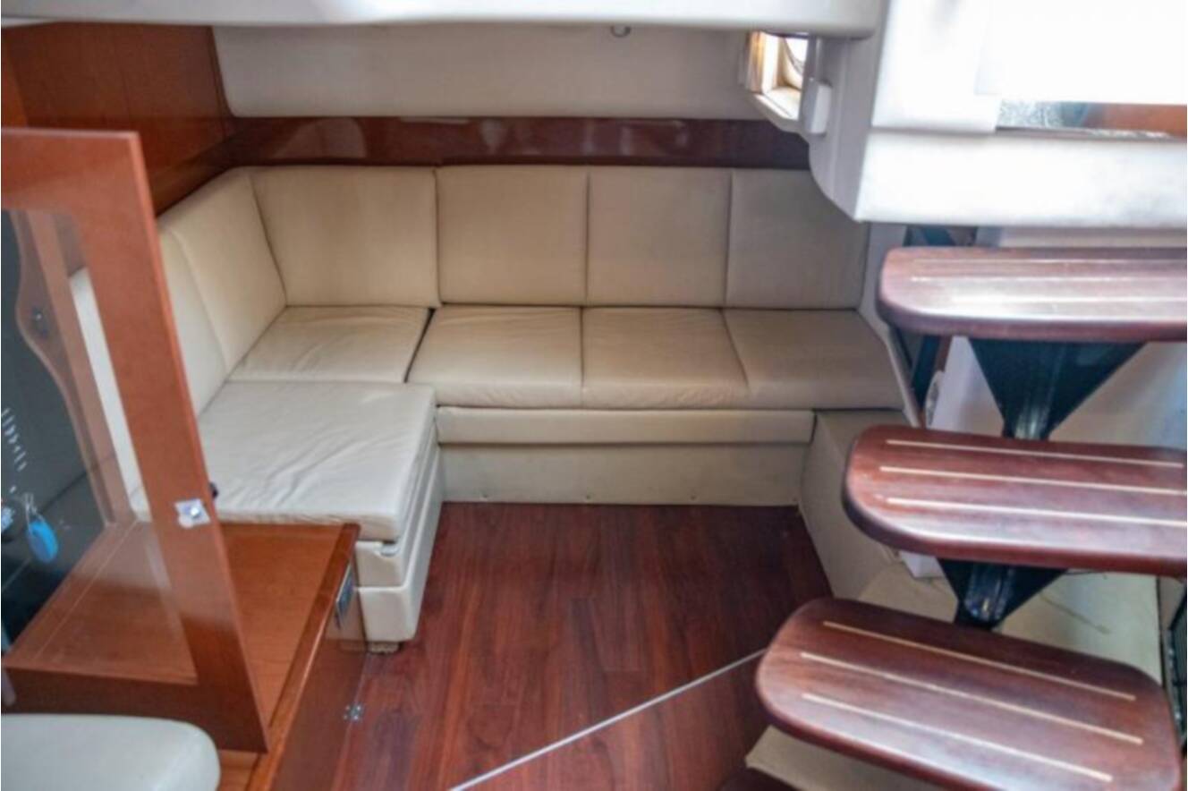 A photo of this 2008 Sea Ray 380 Sundancer