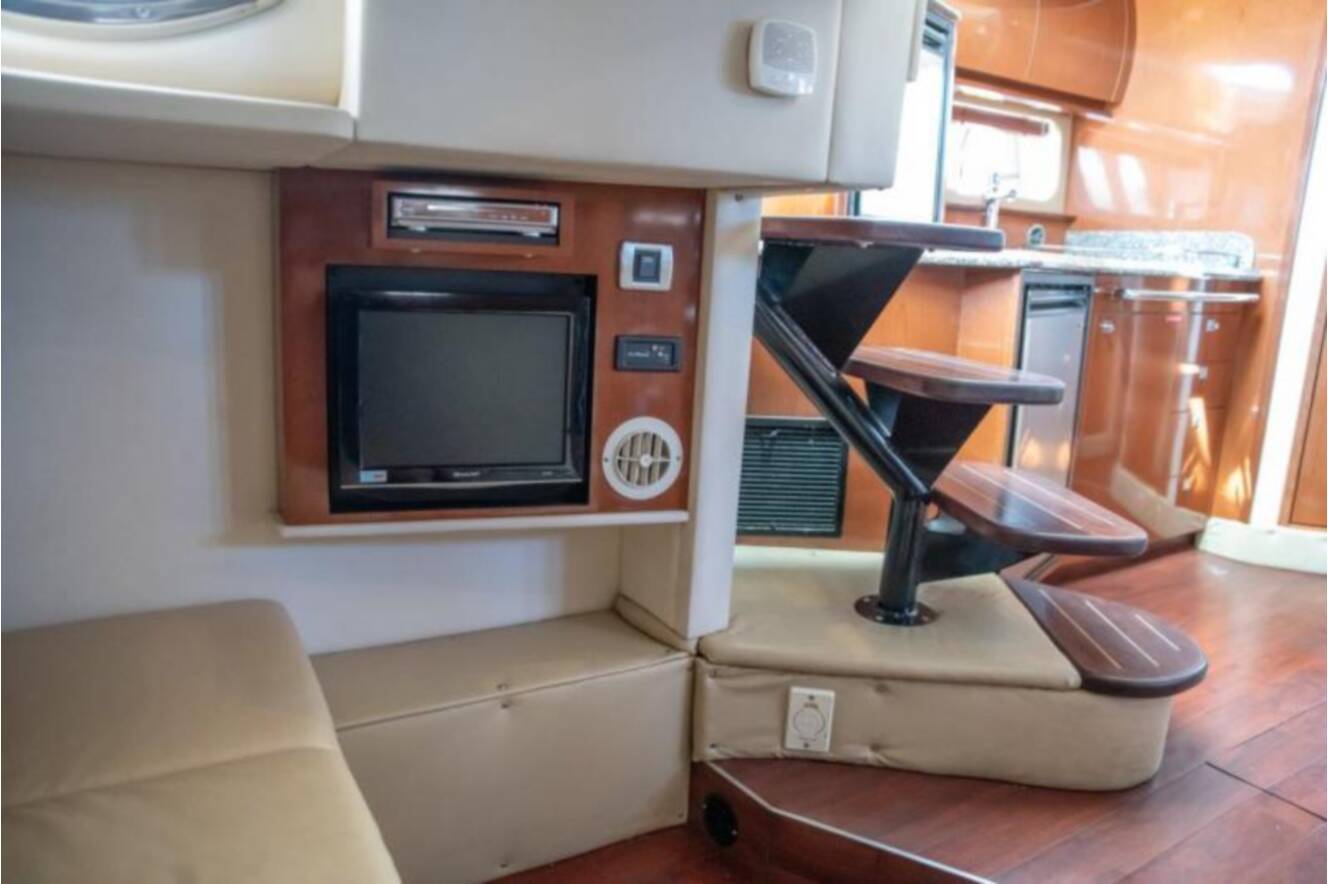 A photo of this 2008 Sea Ray 380 Sundancer