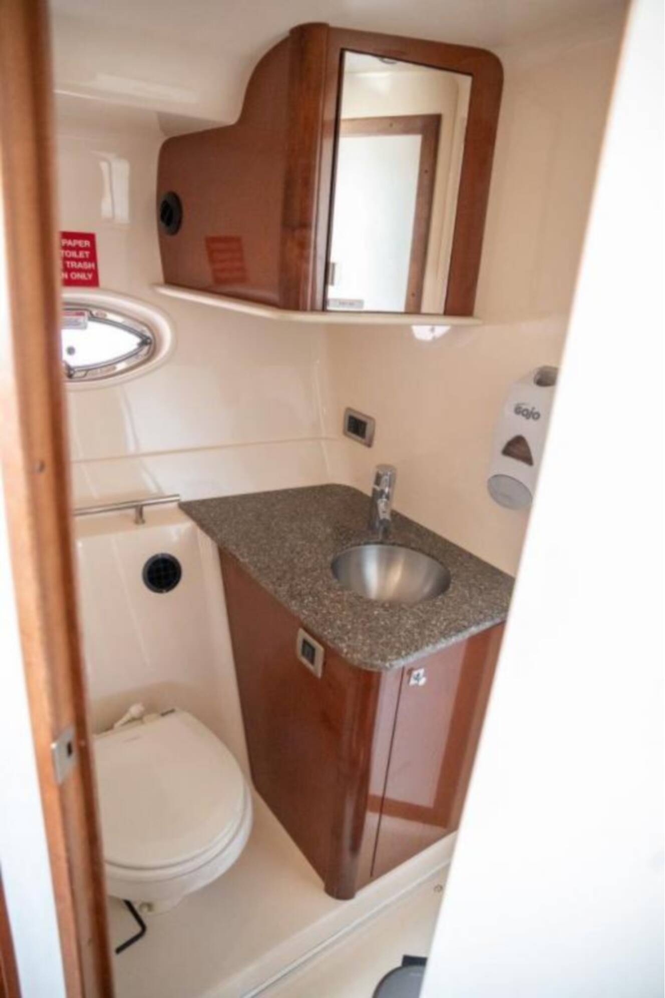 A photo of this 2008 Sea Ray 380 Sundancer