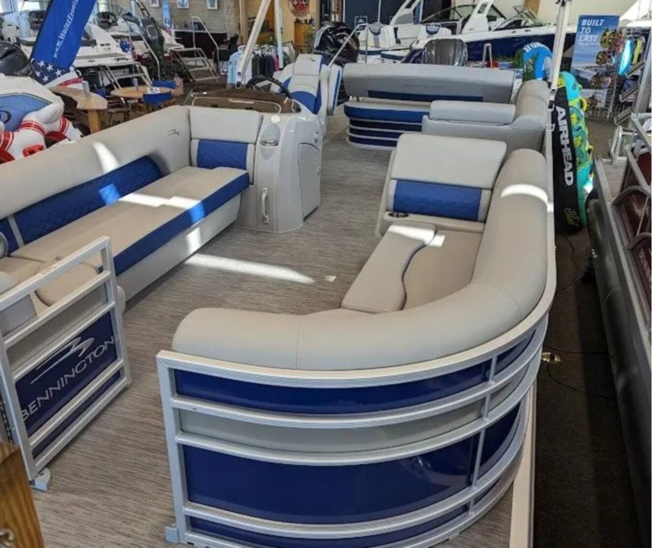 A photo of this 2024 Bennington 25LSB