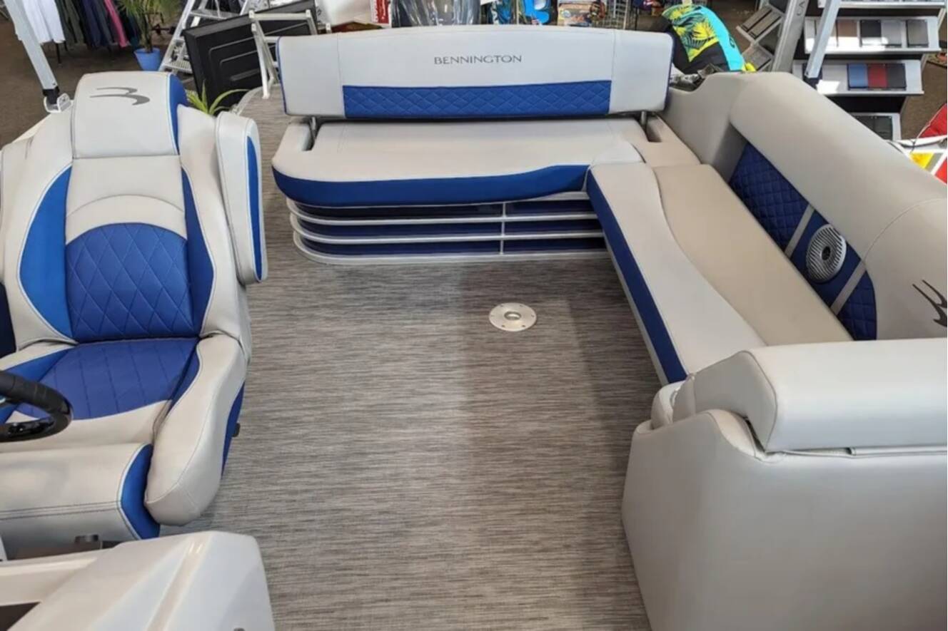 A photo of this 2024 Bennington 25LSB