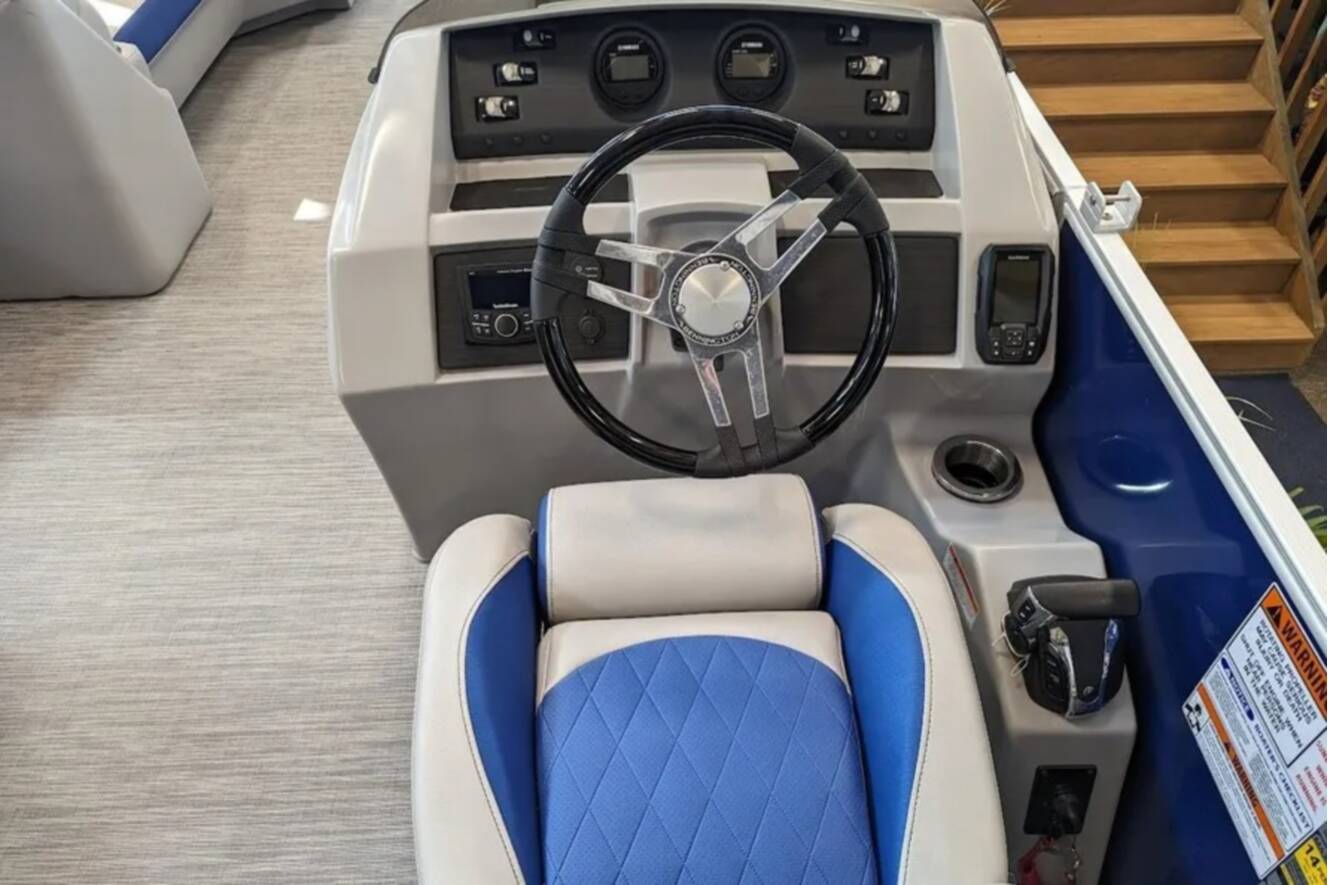 A photo of this 2024 Bennington 25LSB