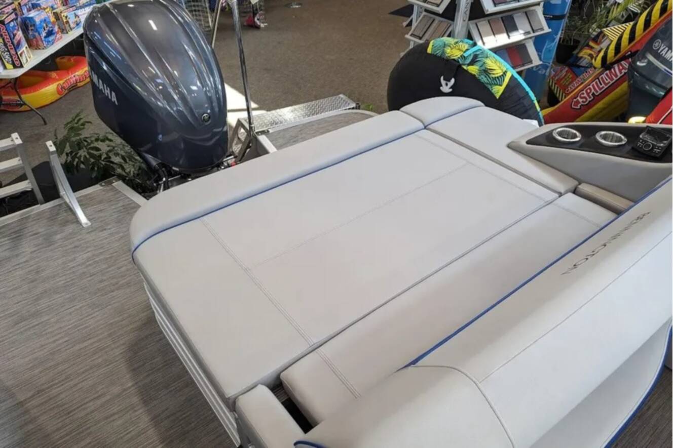 A photo of this 2024 Bennington 25LSB