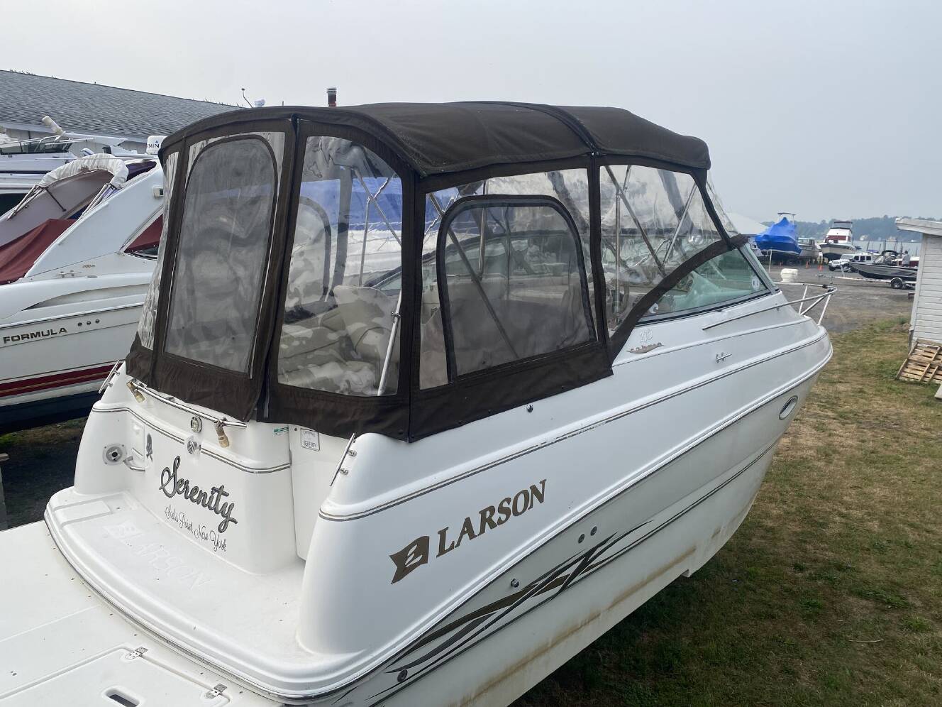A photo of this 2000 Larson Cabrio 270