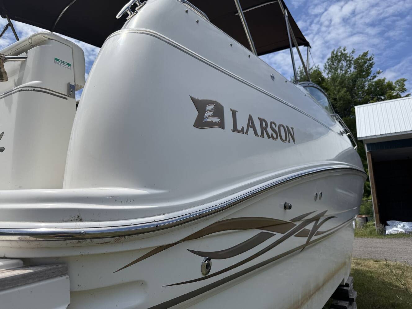 A photo of this 2000 Larson Cabrio 270