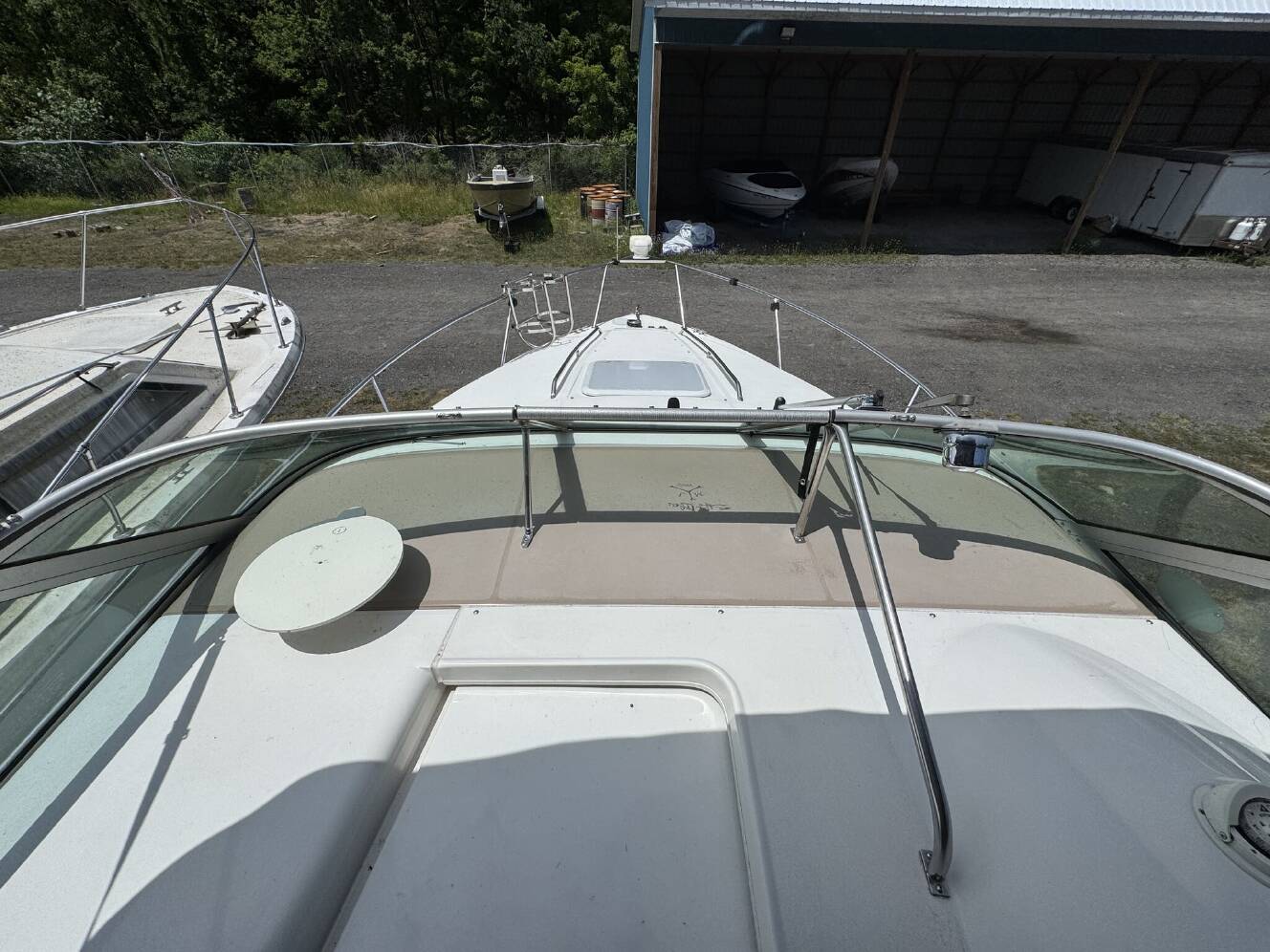 A photo of this 2000 Larson Cabrio 270