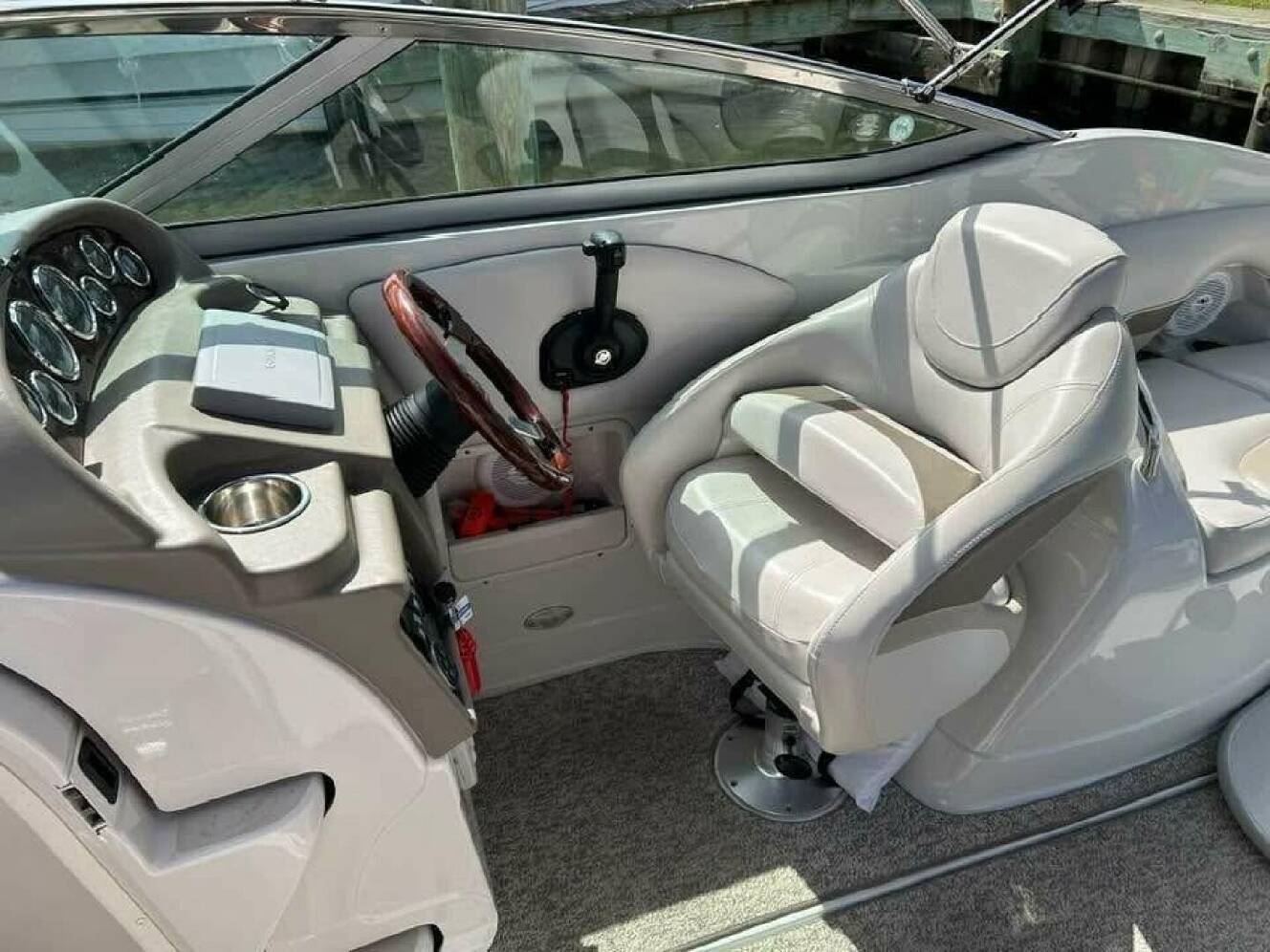 A photo of this 2011 Crownline 286 SC