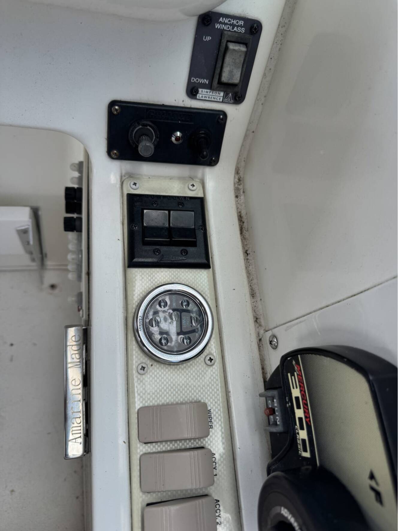 A photo of this 2000 Larson Cabrio 270