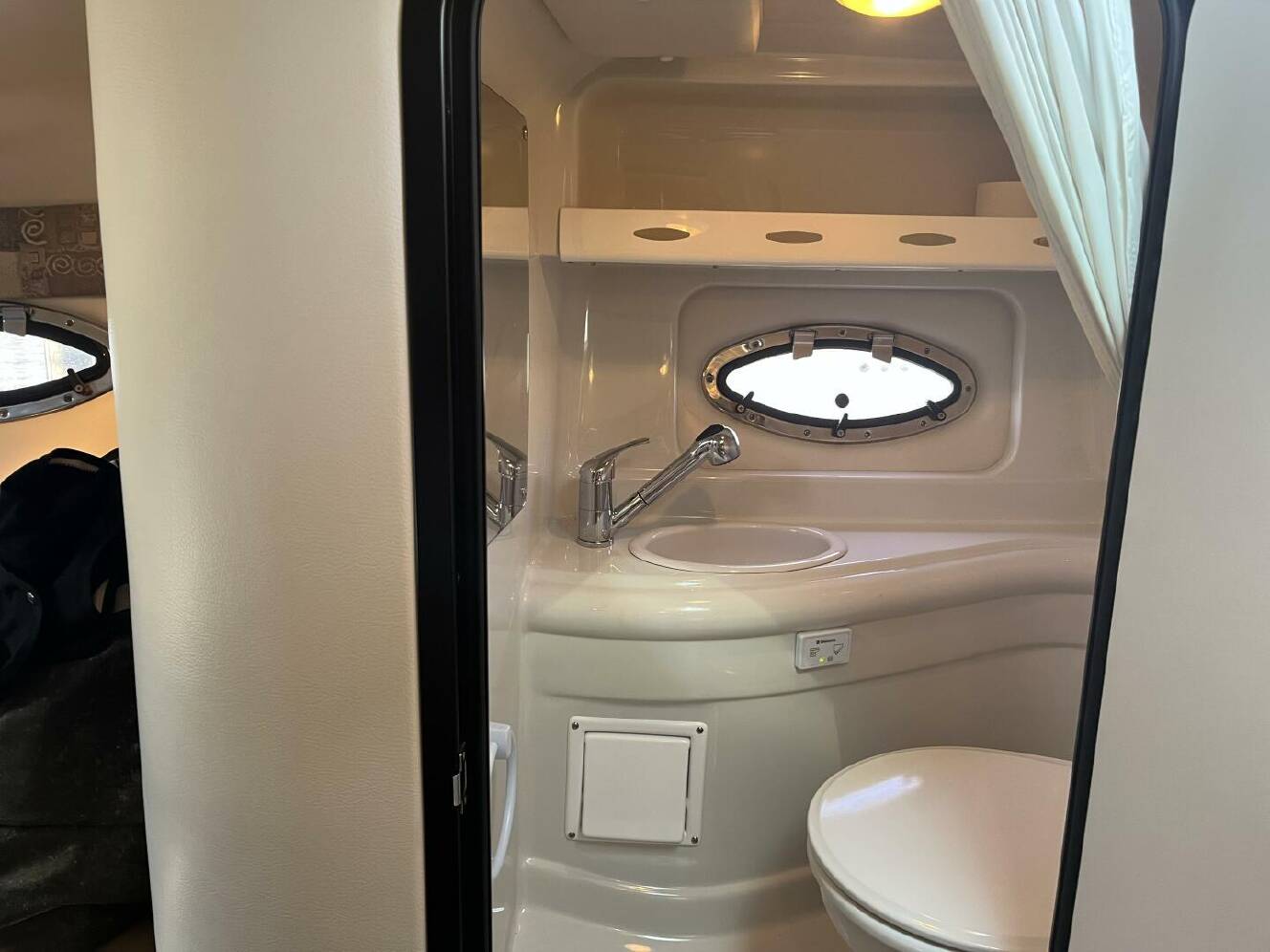 A photo of this 2011 Crownline 286 SC