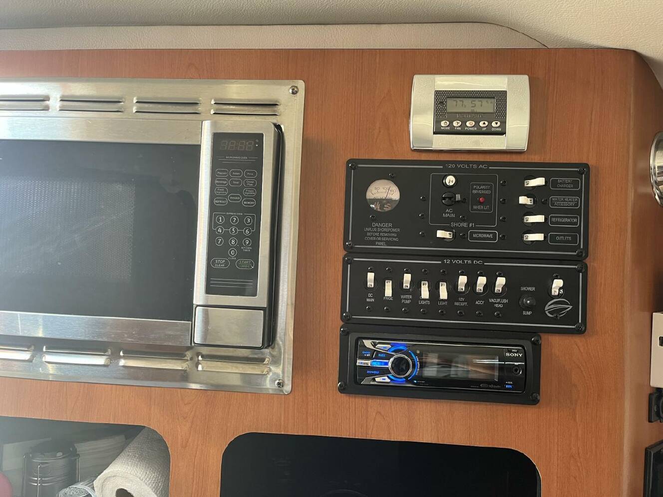 A photo of this 2011 Crownline 286 SC