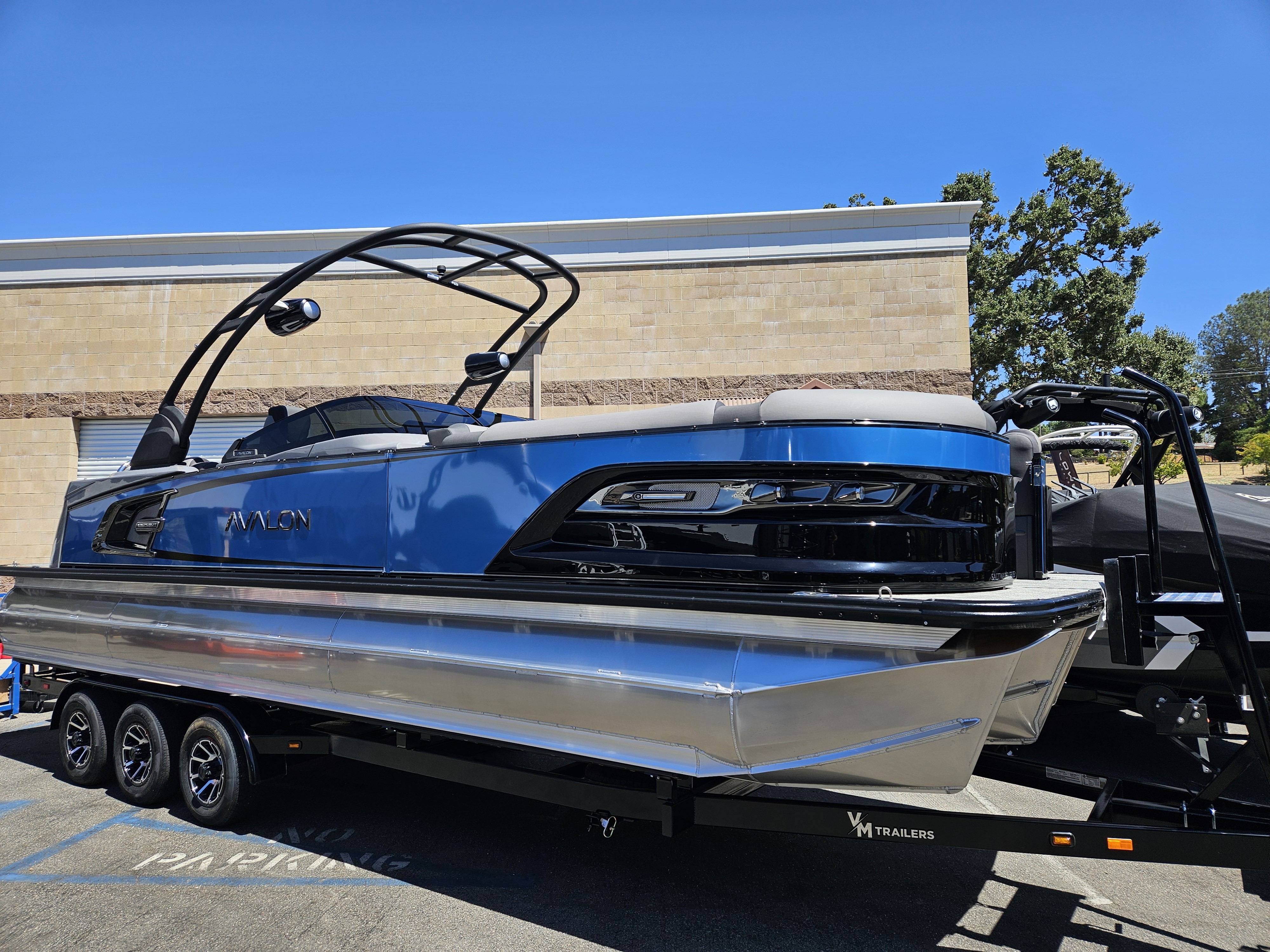 2025 Avalon Excalibur LTD Elite Windshield 27FT in atascadero CA