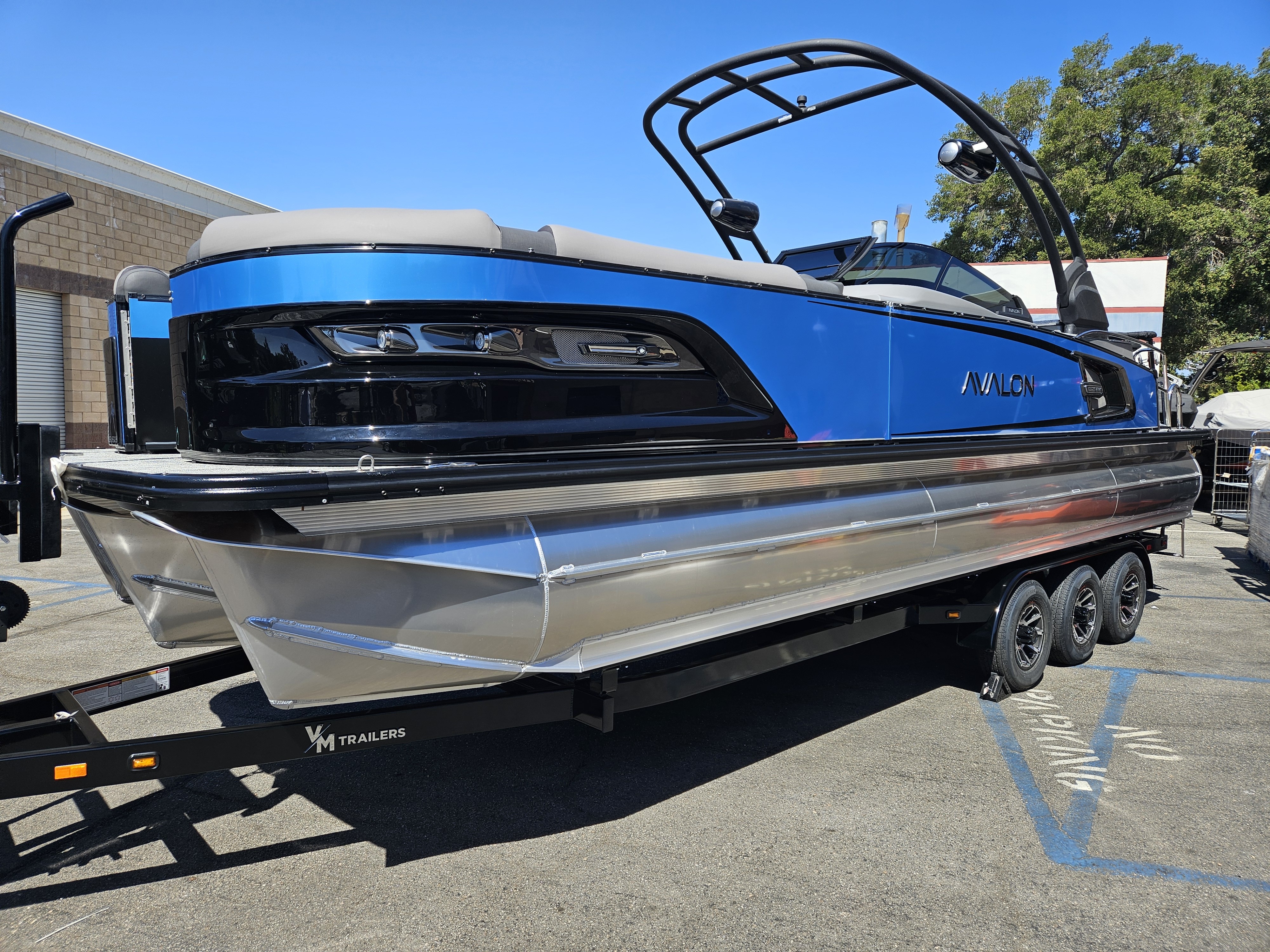 2025 Avalon Excalibur LTD Elite Windshield 27FT in atascadero CA