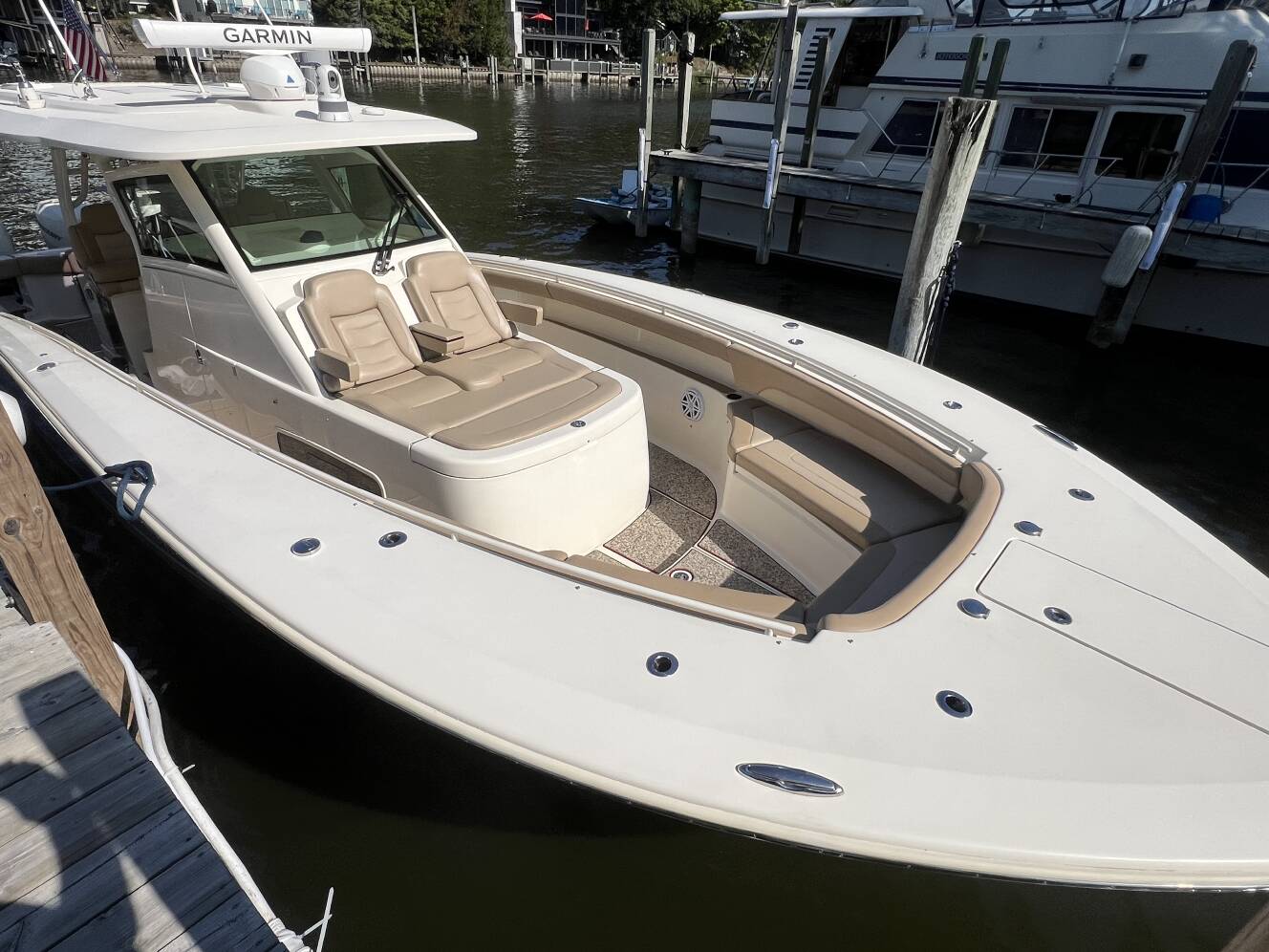 A photo of this 2020 Scout Boats 380 LXF
