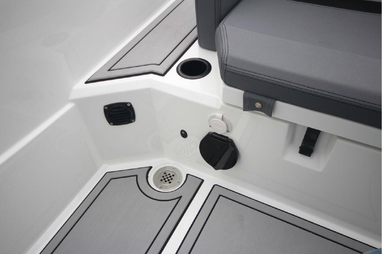 A photo of this 2026 Iron 767 T-Top