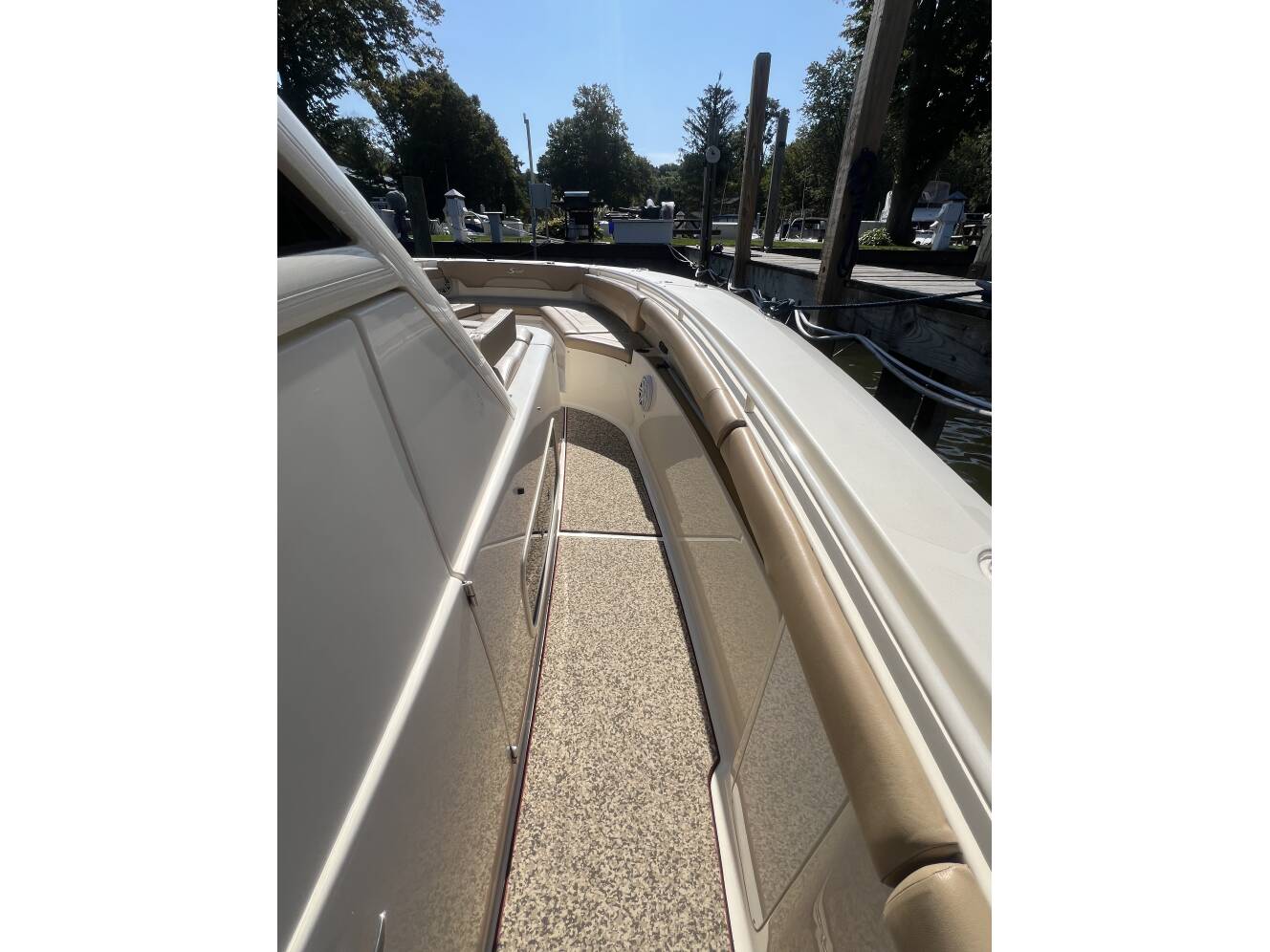 A photo of this 2020 Scout Boats 380 LXF