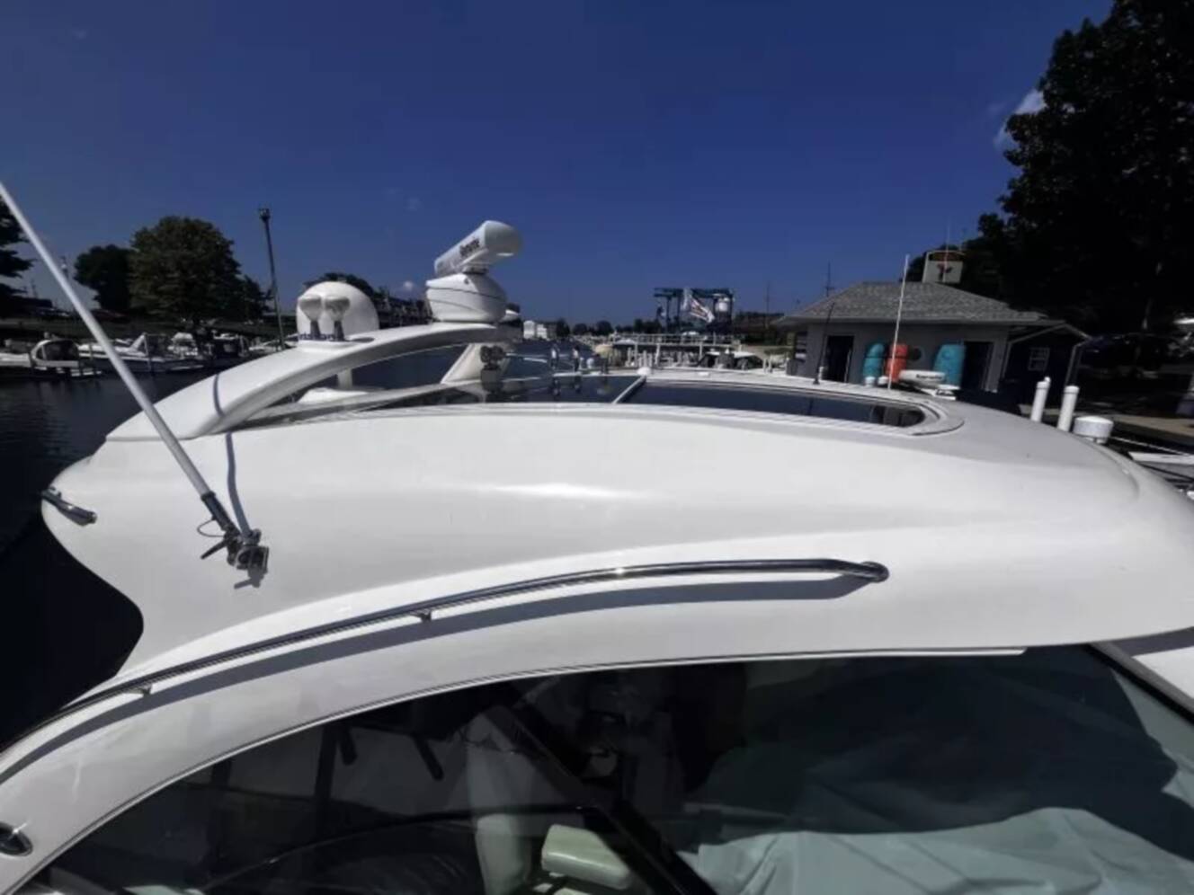 A photo of this 2012 Sea Ray 500 DA