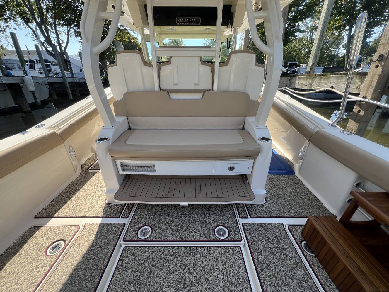 A photo of this 2020 Scout Boats 380 LXF