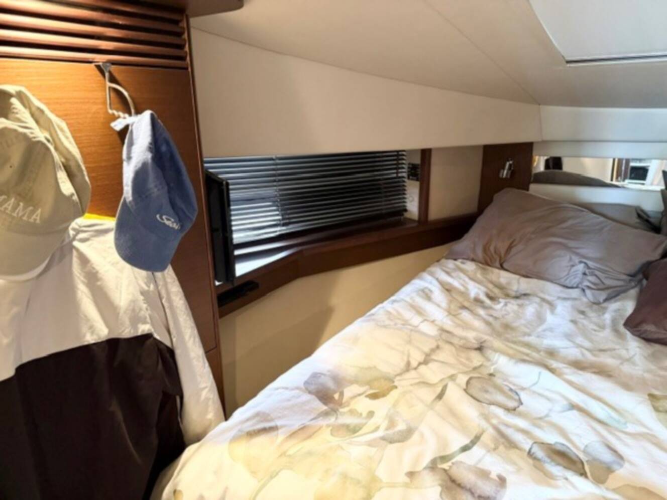 A photo of this 2012 Sea Ray 500 DA