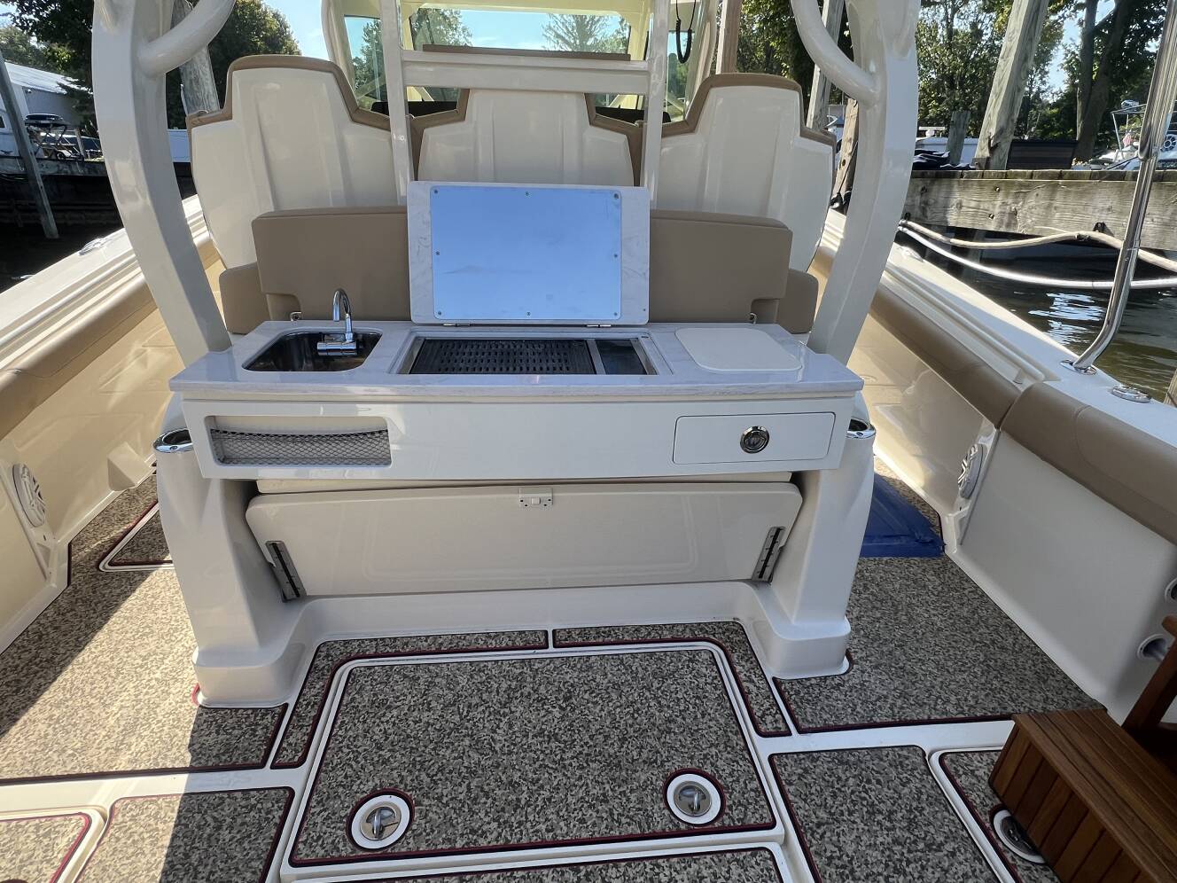 A photo of this 2020 Scout Boats 380 LXF