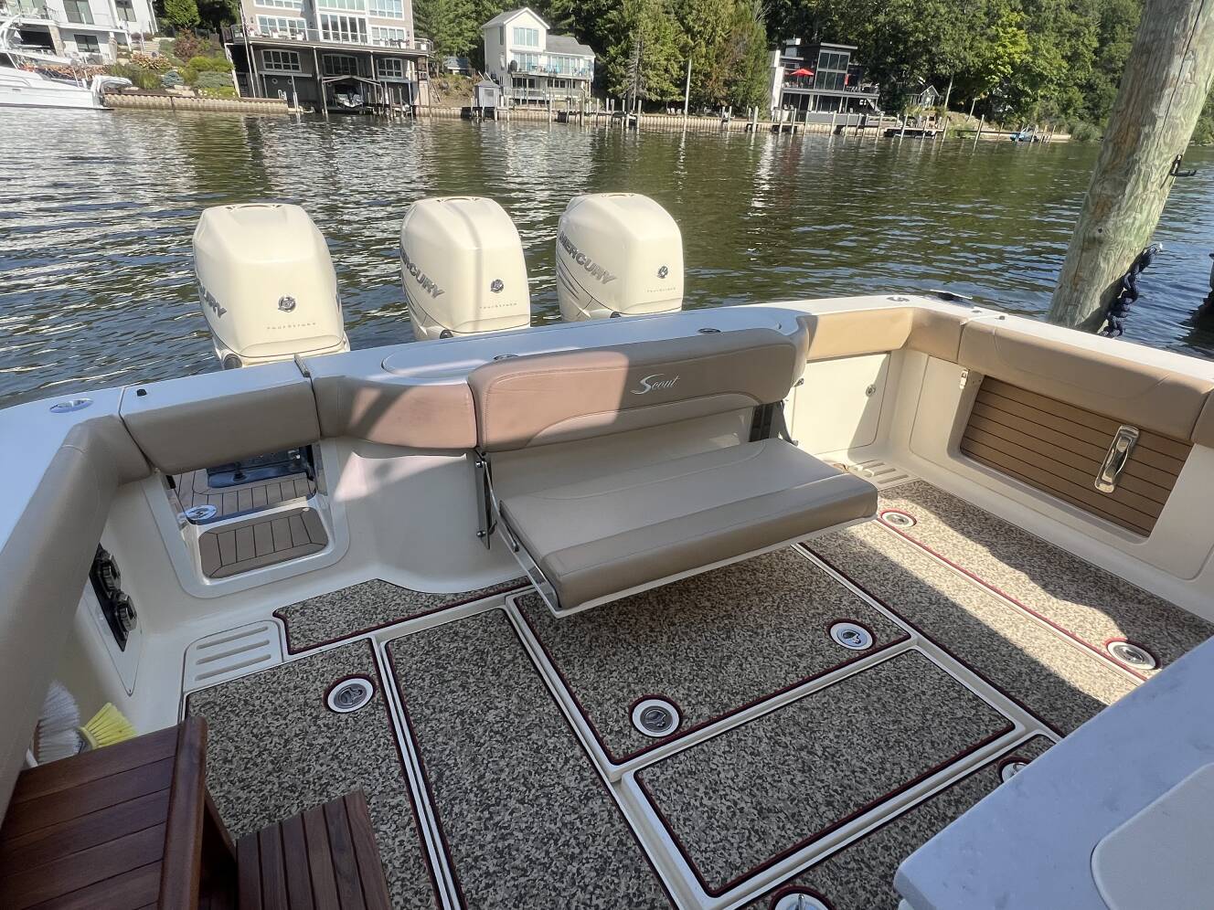A photo of this 2020 Scout Boats 380 LXF