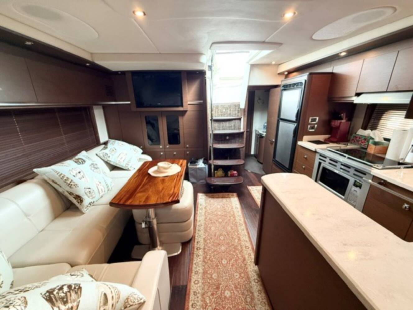 A photo of this 2012 Sea Ray 500 DA