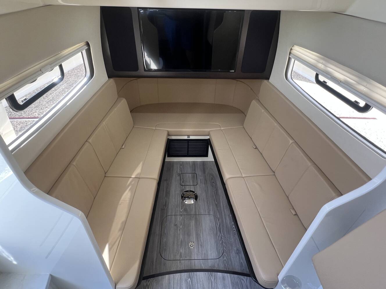A photo of this 2020 Scout Boats 380 LXF