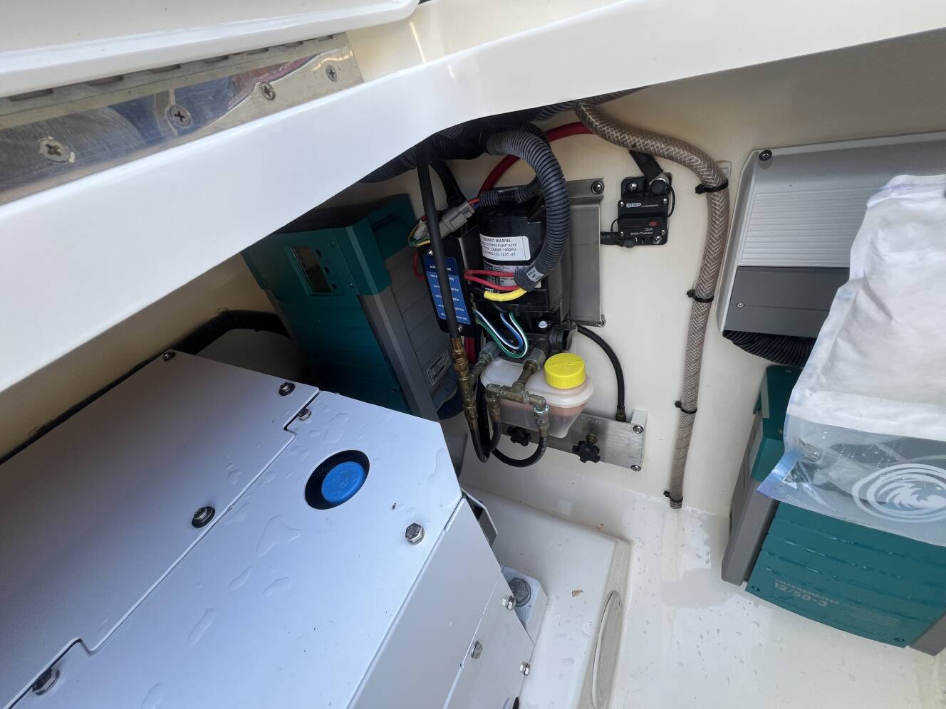 A photo of this 2020 Scout Boats 380 LXF