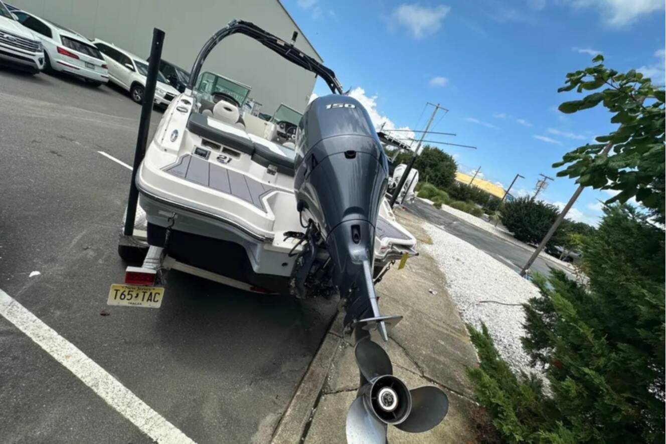 A photo of this 2023 Chaparral 21 SSI OB