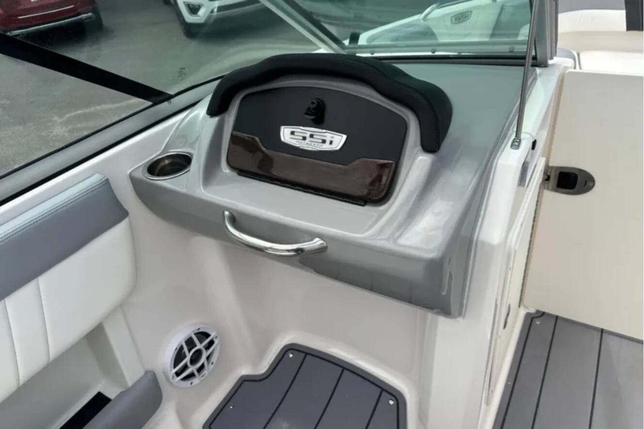 A photo of this 2023 Chaparral 21 SSI OB